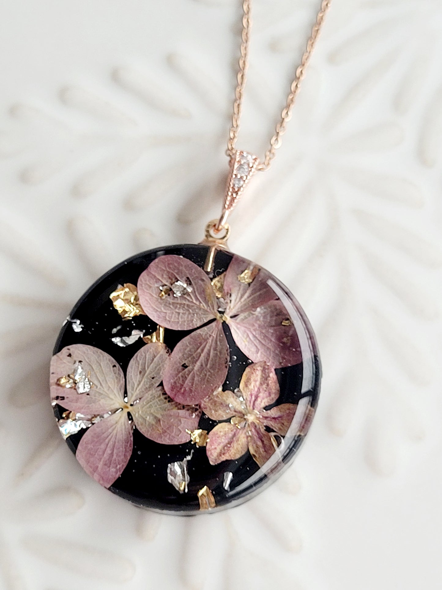 Hydrangea, lilac &  wildflower Necklace – Real Flowers in Resin (30 mm Pendant, 50 cm Chain)