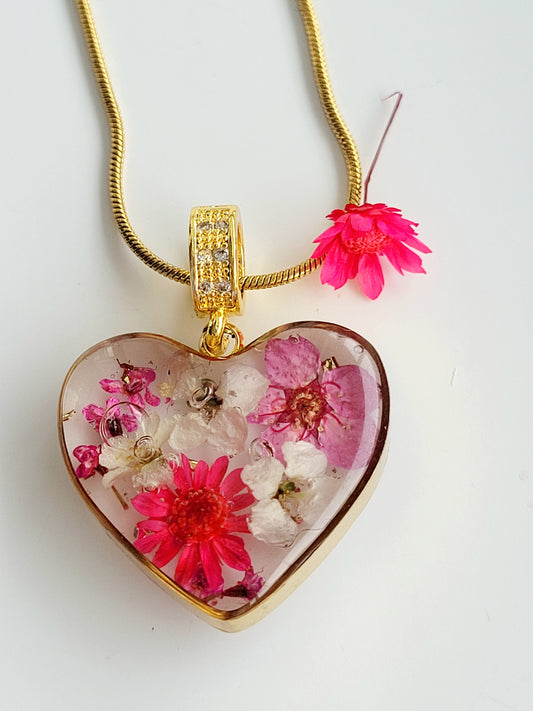 Pink flower heart necklace with genuine flowers