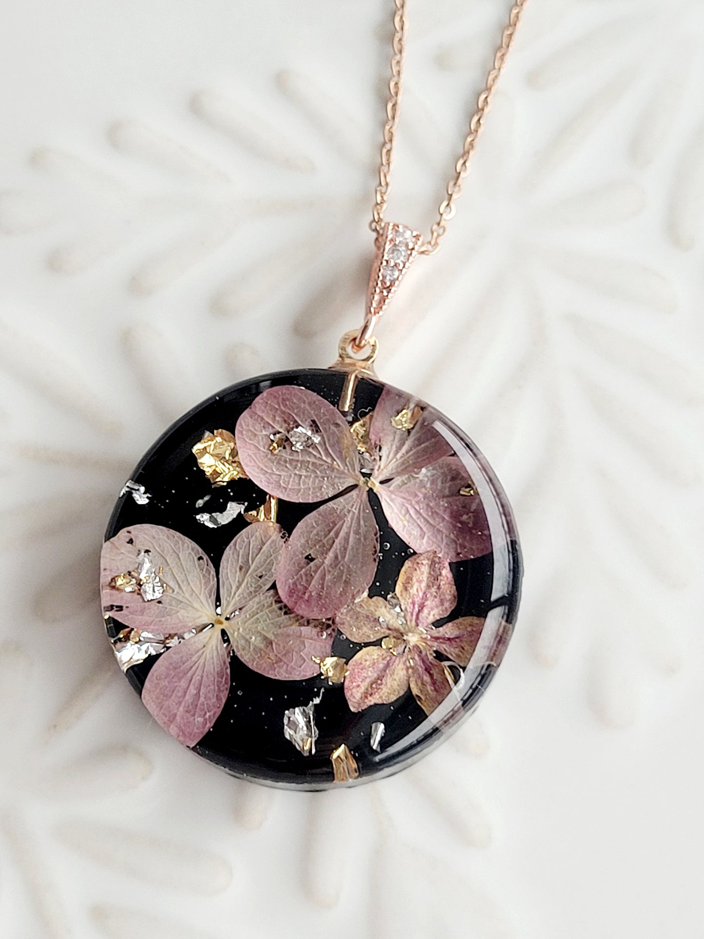 Hydrangea, lilac &  wildflower Necklace – Real Flowers in Resin (30 mm Pendant, 50 cm Chain)