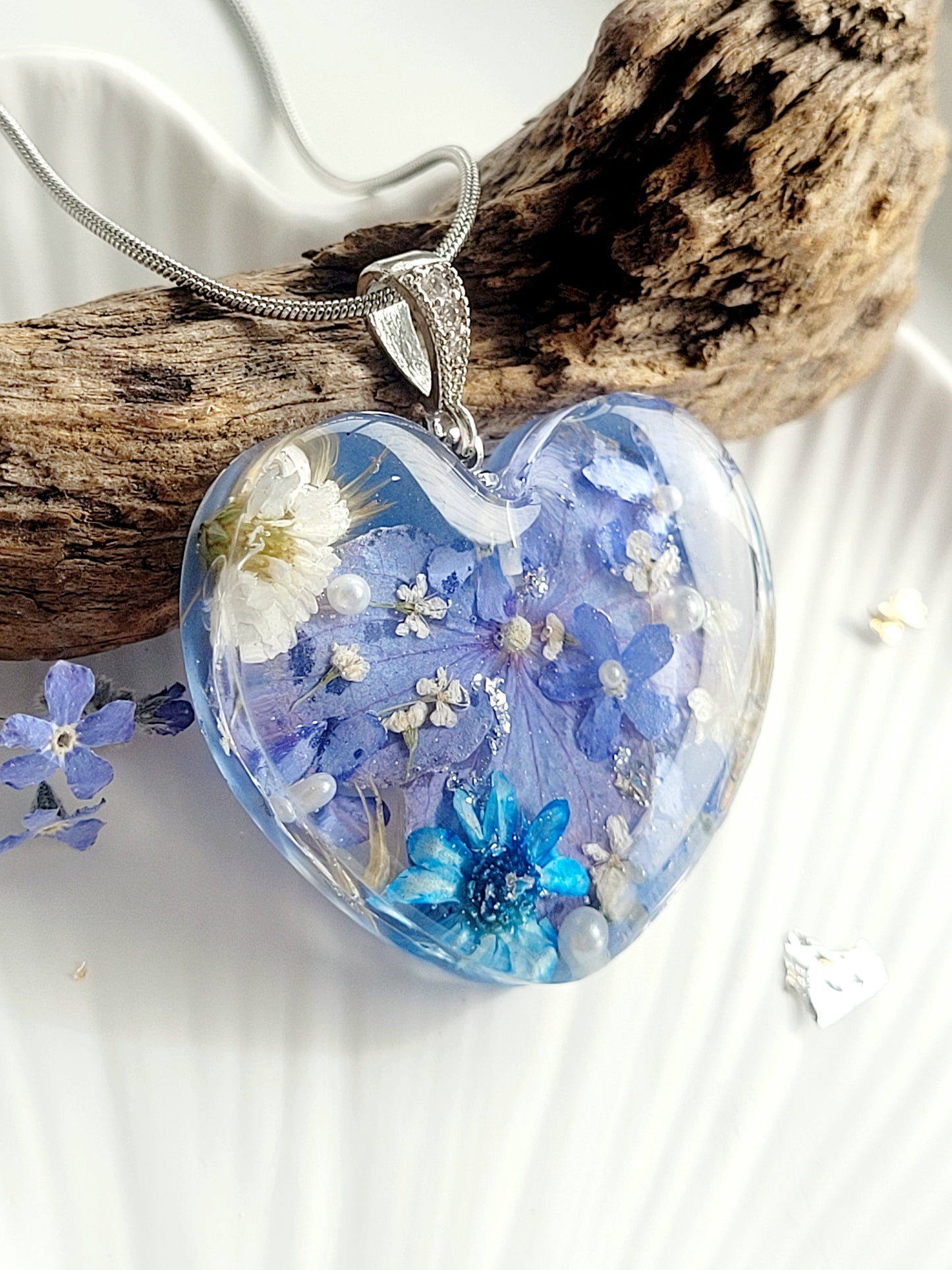 Blur Hydrangea and forget-me-not heart necklace.  Handmade real flower jewelry. Canadian handcrafted jewelry. Unique gift and jewelry