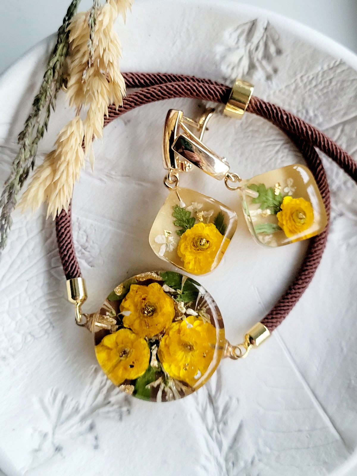 Buttercup flower bracelet. Handcrafted with real flowers. Resin floral jewelry
