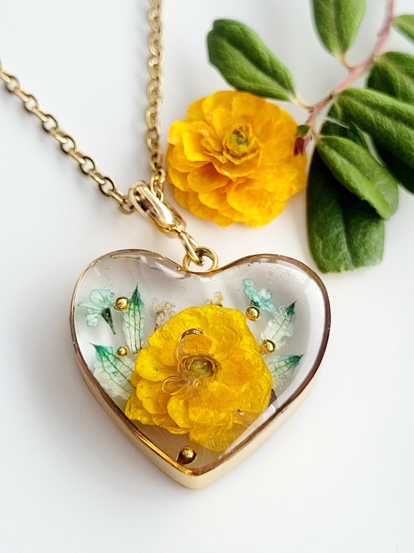 Botanical heart necklace with real genuine butter cup flower. Mothers day gift. Giftf or her. Unique Gift. Heart flower charm Cottage core heart 3D necklace