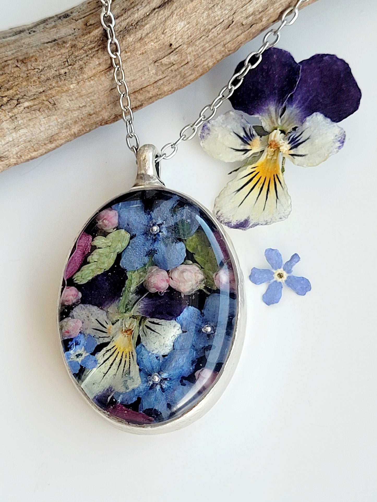 Pansy and foget me not floral necklace. Botanical necklace with genuine flowers. Unique jewelry and gift