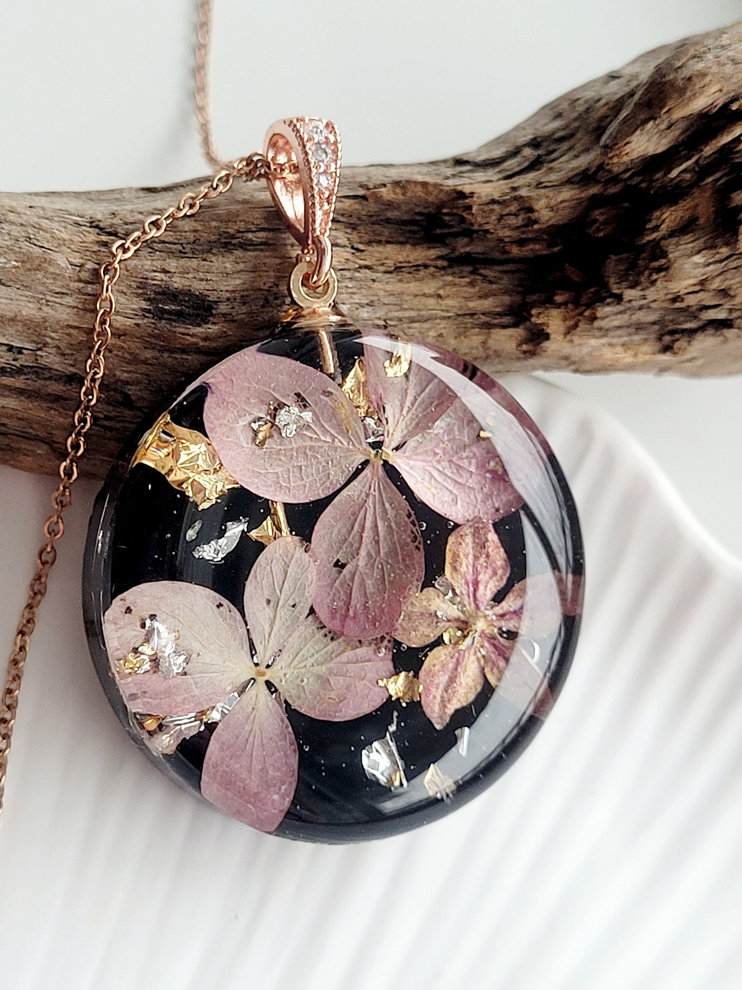 Hydrangea, lilac &  wildflower Necklace – Real Flowers in Resin (30 mm Pendant, 50 cm Chain)
