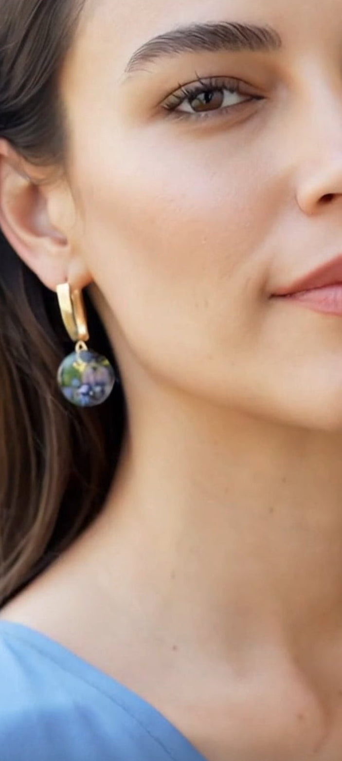 "Secret forest at night" earrings. Handcrafted, botanical earrings with real fogrt me not flowers