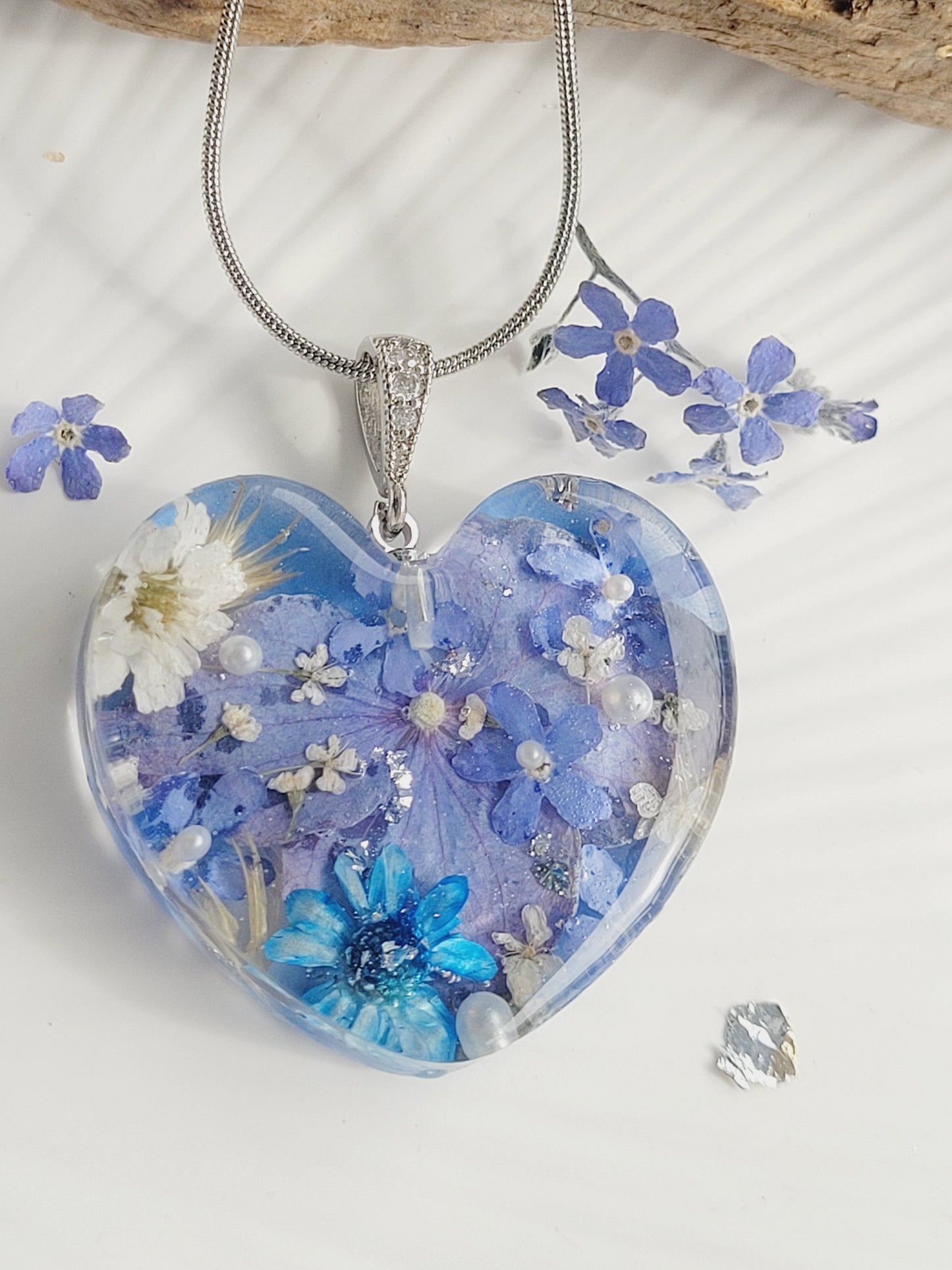 Blur Hydrangea and forget-me-not heart necklace.  Handmade real flower jewelry. Canadian handcrafted jewelry. Unique gift and jewelry