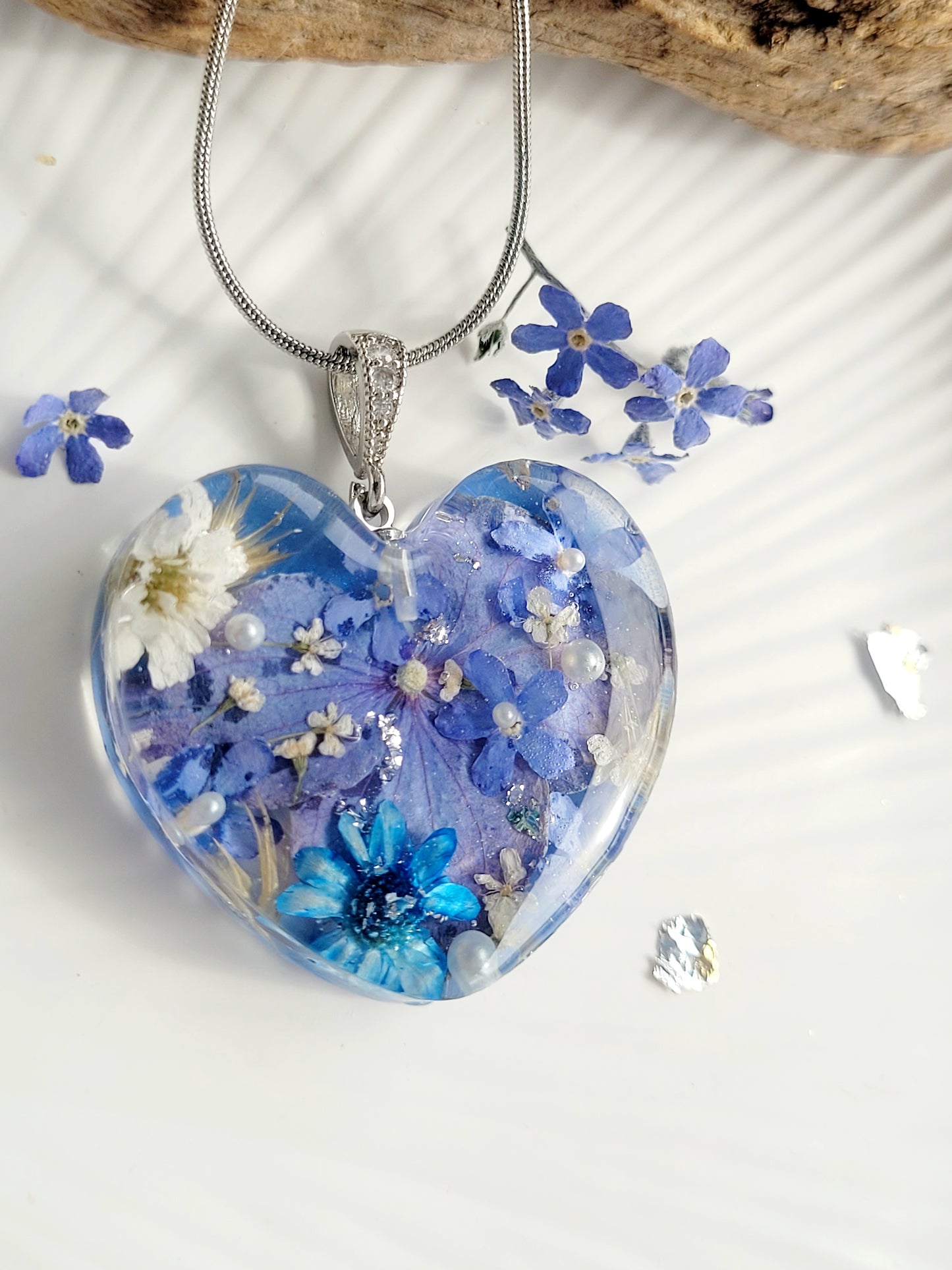 Blur Hydrangea and forget-me-not heart necklace.  Handmade real flower jewelry. Canadian handcrafted jewelry. Unique gift and jewelry