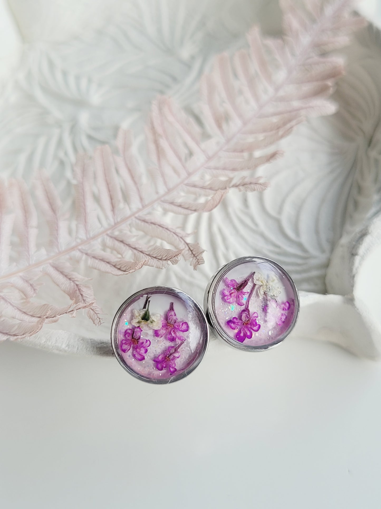 Real flower studs. Pressed flower earrings. Studs. Flower earrings. Small earrings. Gift