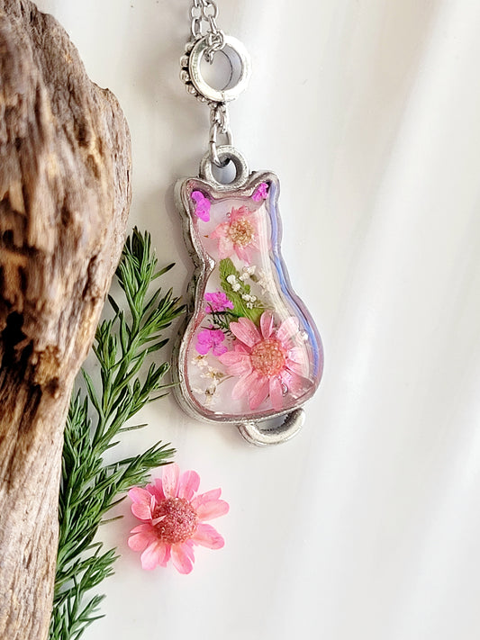 Pink real flower cat necklace. Cat necklace Cat lovers Cat jewelry Unique mothers day gift. Gift for her Cottagecore necklace. Drop of Nature Jewelry