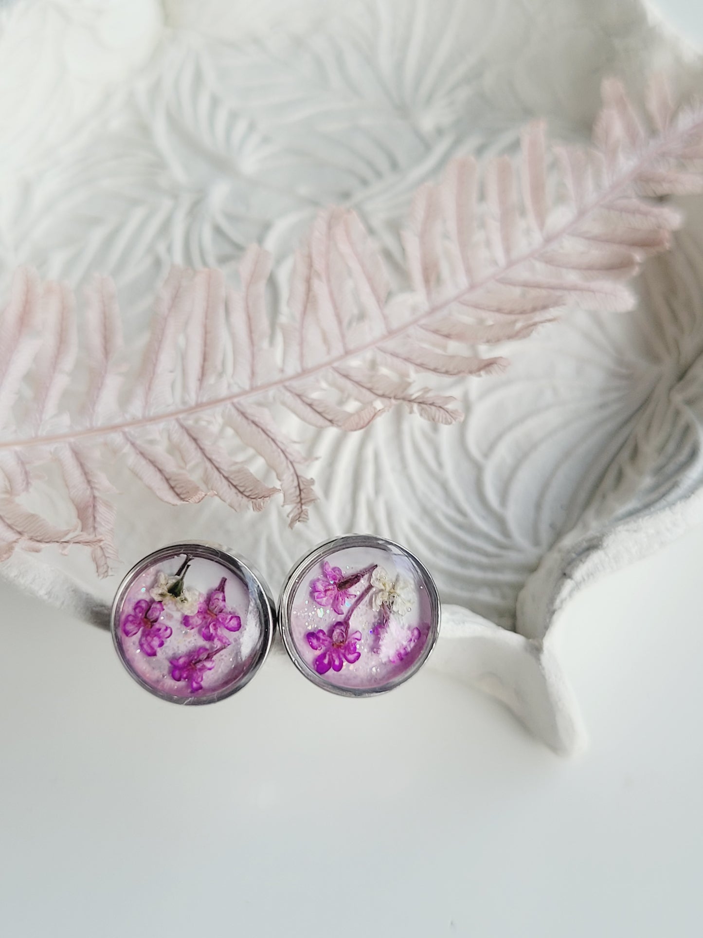 Real flower studs. Pressed flower earrings. Studs. Flower earrings. Small earrings. Gift