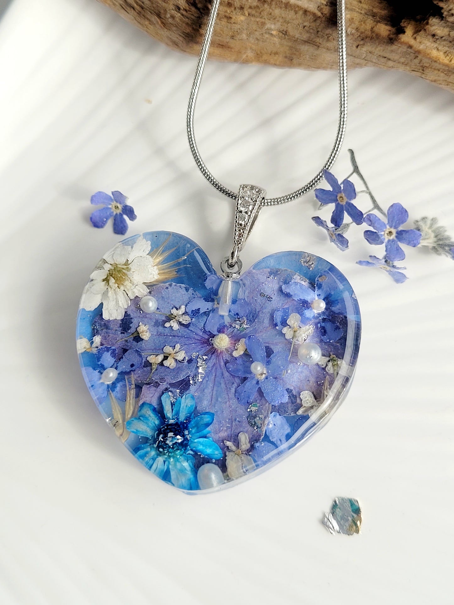 Blur Hydrangea and forget-me-not heart necklace.  Handmade real flower jewelry. Canadian handcrafted jewelry. Unique gift and jewelry