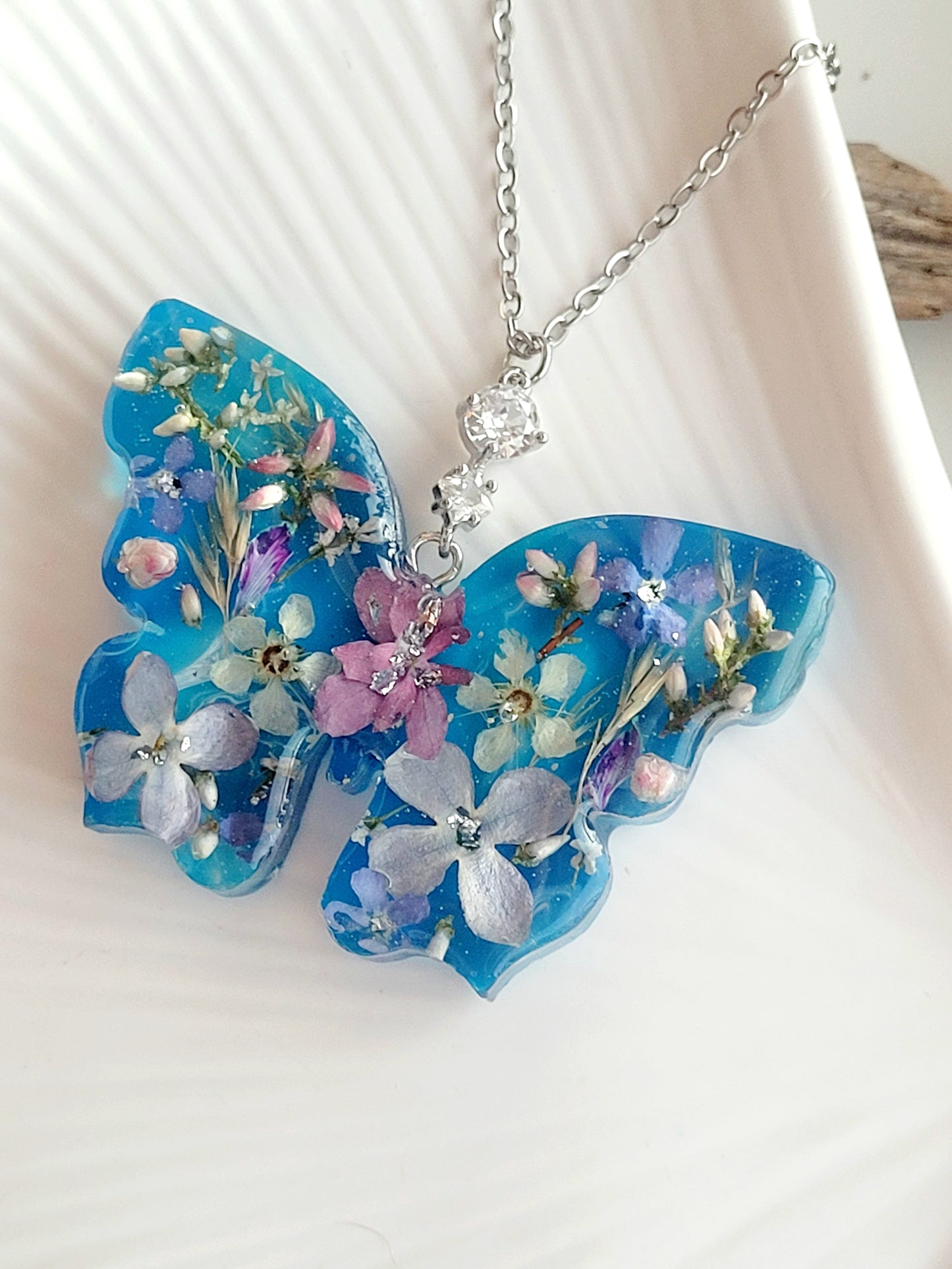 Handcrafted Butterfly Necklace with hydrangea and lilac – 50 mm Pendant on 70 cm Hypoallergenic Stainless-Steel Chain