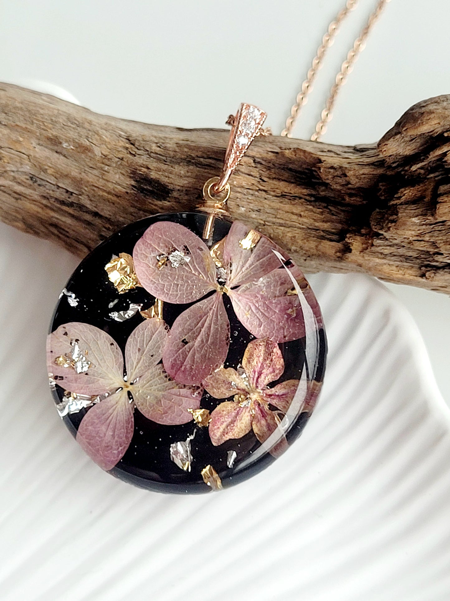 Hydrangea, lilac &  wildflower Necklace – Real Flowers in Resin (30 mm Pendant, 50 cm Chain)
