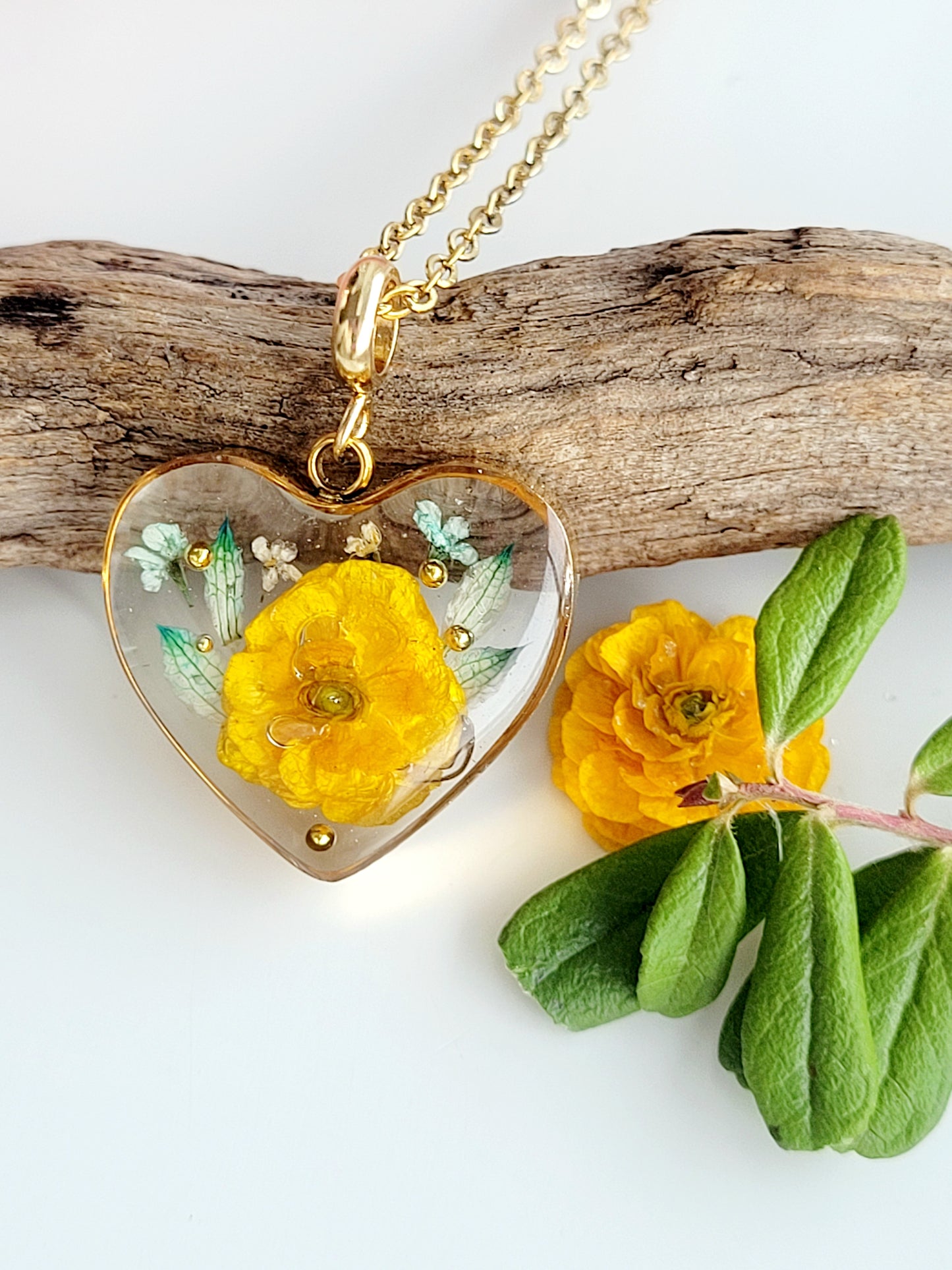 Botanical heart necklace with real genuine butter cup flower. Mothers day gift. Giftf or her. Unique Gift. Heart flower charm Cottage core heart 3D necklace