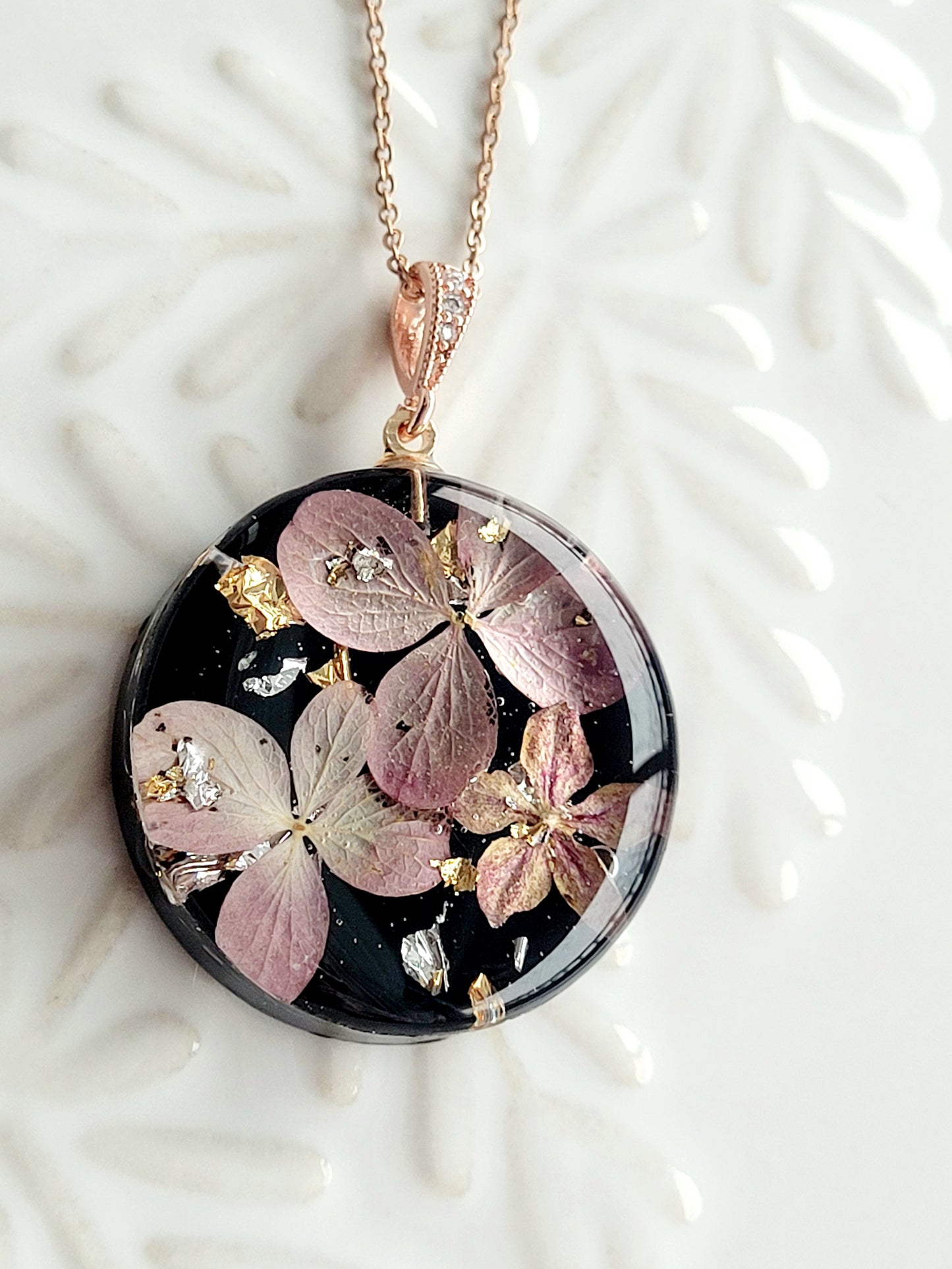 Hydrangea, lilac &  wildflower Necklace – Real Flowers in Resin (30 mm Pendant, 50 cm Chain)