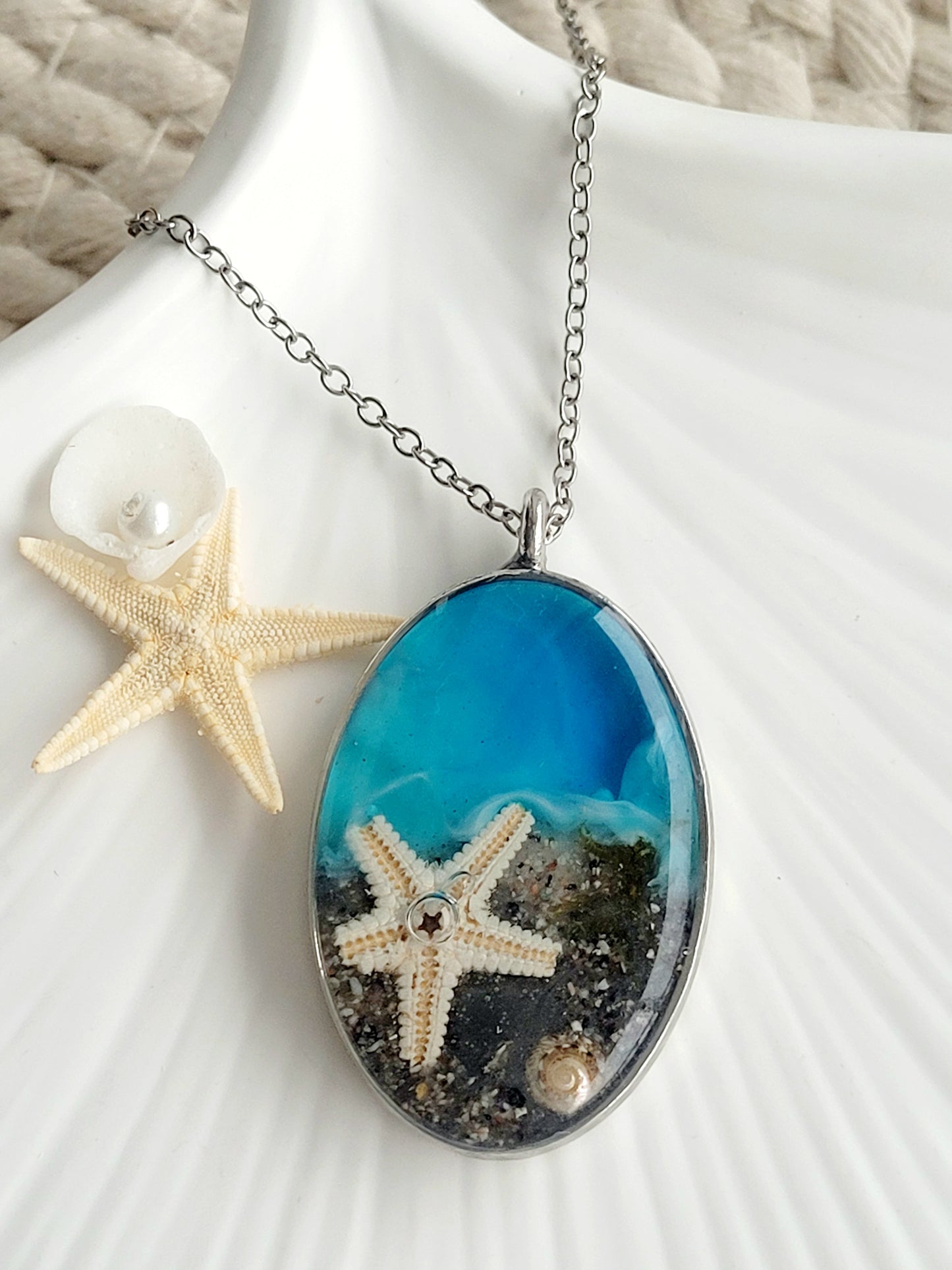 Sea necklace with real seashells and sand