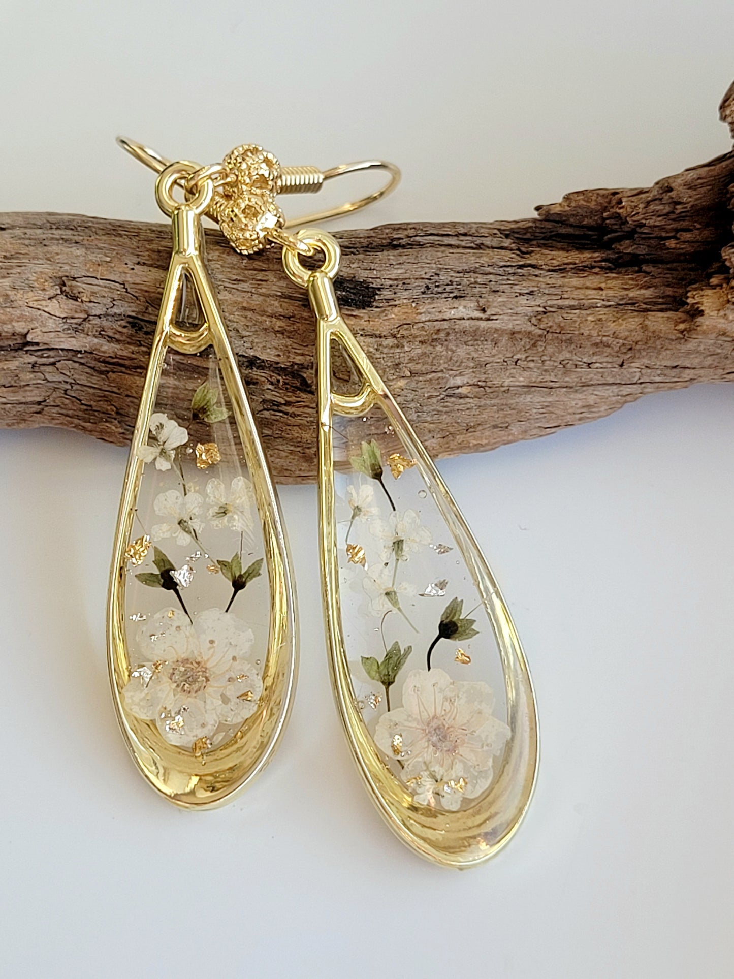 Botanical, handcrafted earrings with real genuine wildflowers. Mothers day gift. Giftf or her. Unique Gift. Cottage core earrings tear-drop earrings