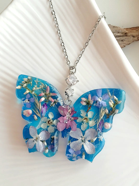 Handcrafted Butterfly Necklace with hydrangea and lilac – 50 mm Pendant on 70 cm Hypoallergenic Stainless-Steel Chain