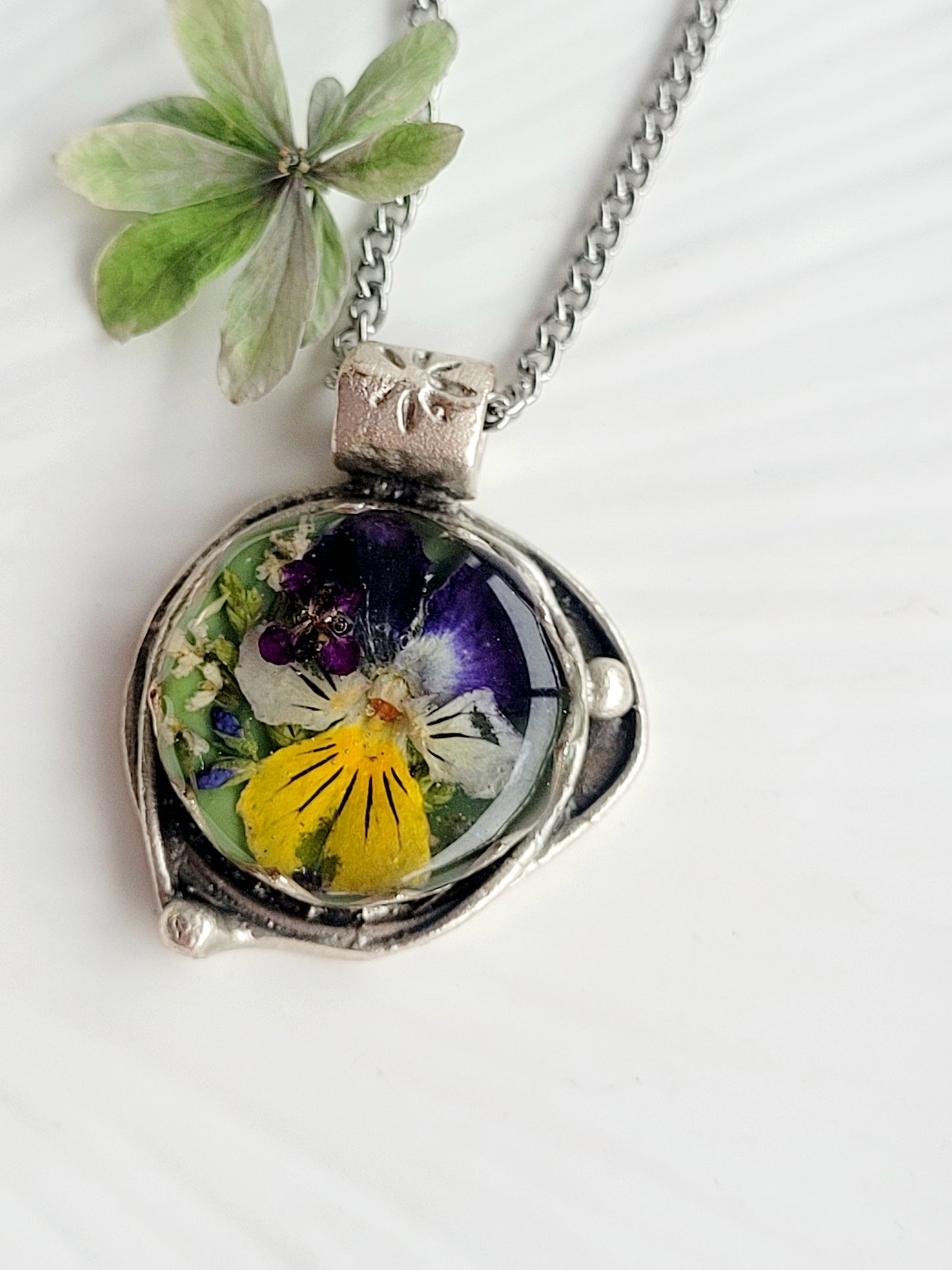 Pansy necklace