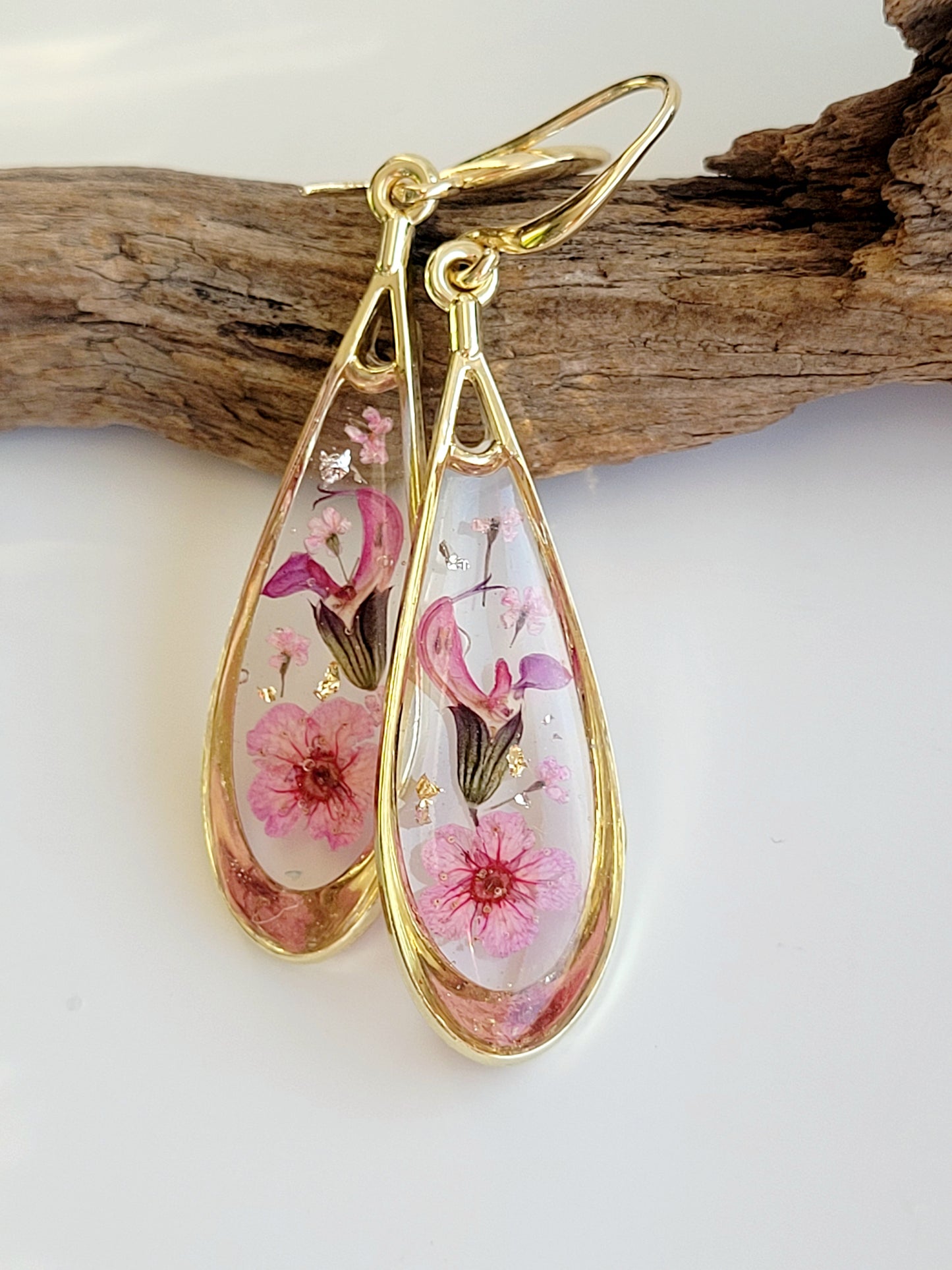 Botanical, handcrafted earrings with real genuine wildflowers. Mothers day gift. Giftf or her. Unique Gift. Cottage core earrings tear-drop earrings