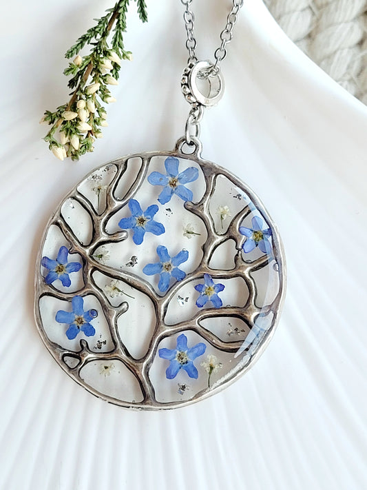 Forget-Me-Not Tree of Life Necklace – Real Blue Flowers in Resin (37 mm Pendant, 70 cm Chain)